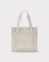 Sandfarbener Johnny Urban Shopper Bag mit zwei langen Tragegriffen und rechteckigem Logo vorne