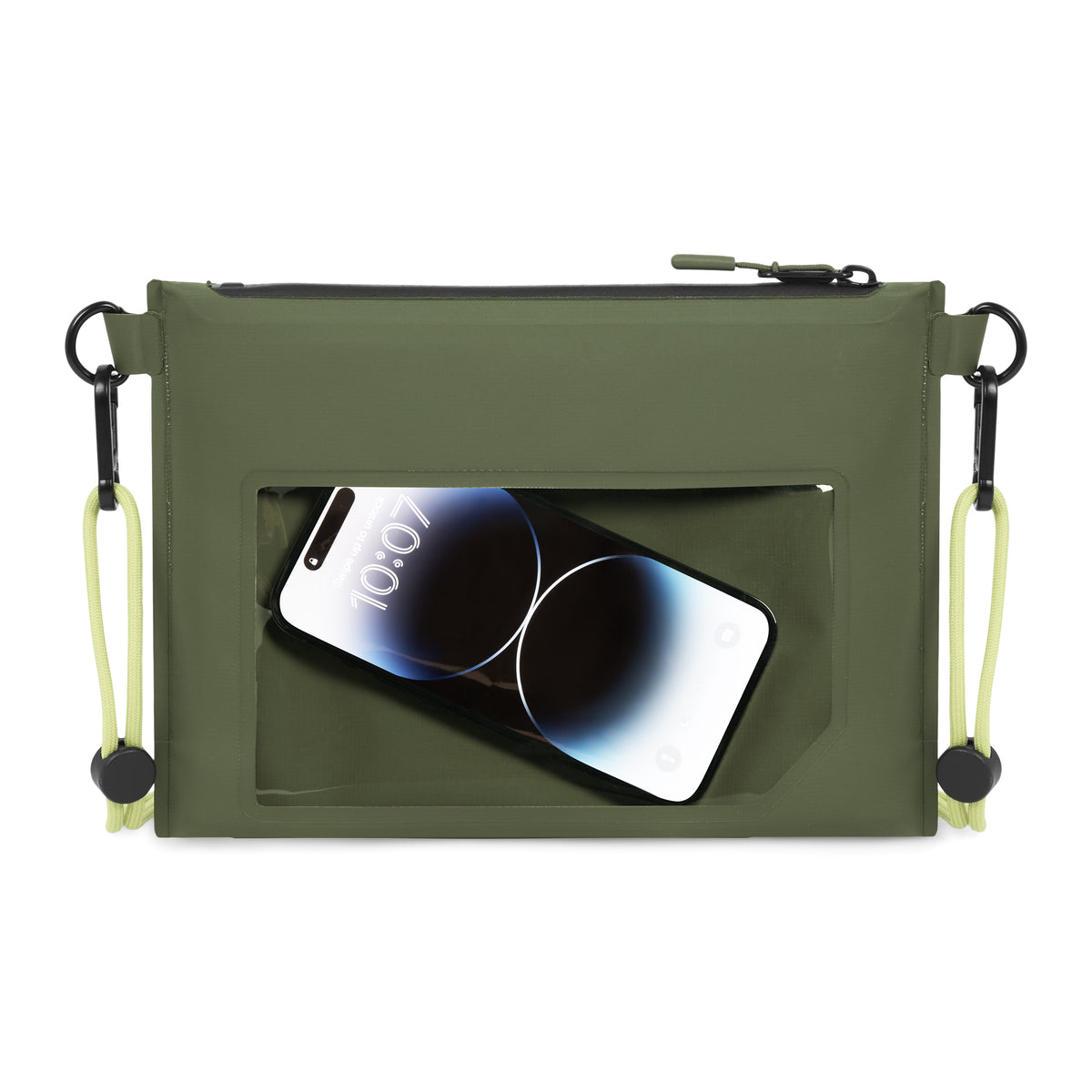 Johnny Urban Dry Bag 'Alfie' in Olivgrün mit durchsichtigem Vorderfach und Smartphone darin