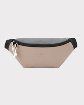 Beige-graue Bauchtasche 'Riley' von Johnny Urban mit schwarzem Reißverschluss und weißen Zuglaschen