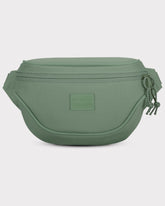 Grüne Bauchtasche 'Ben' von Johnny Urban mit Reißverschlüssen und Logo vorne