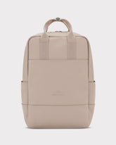 Beiger Damenrucksack 'Hailey' von Johnny Urban mit Tragegriff und seitlichen Taschen