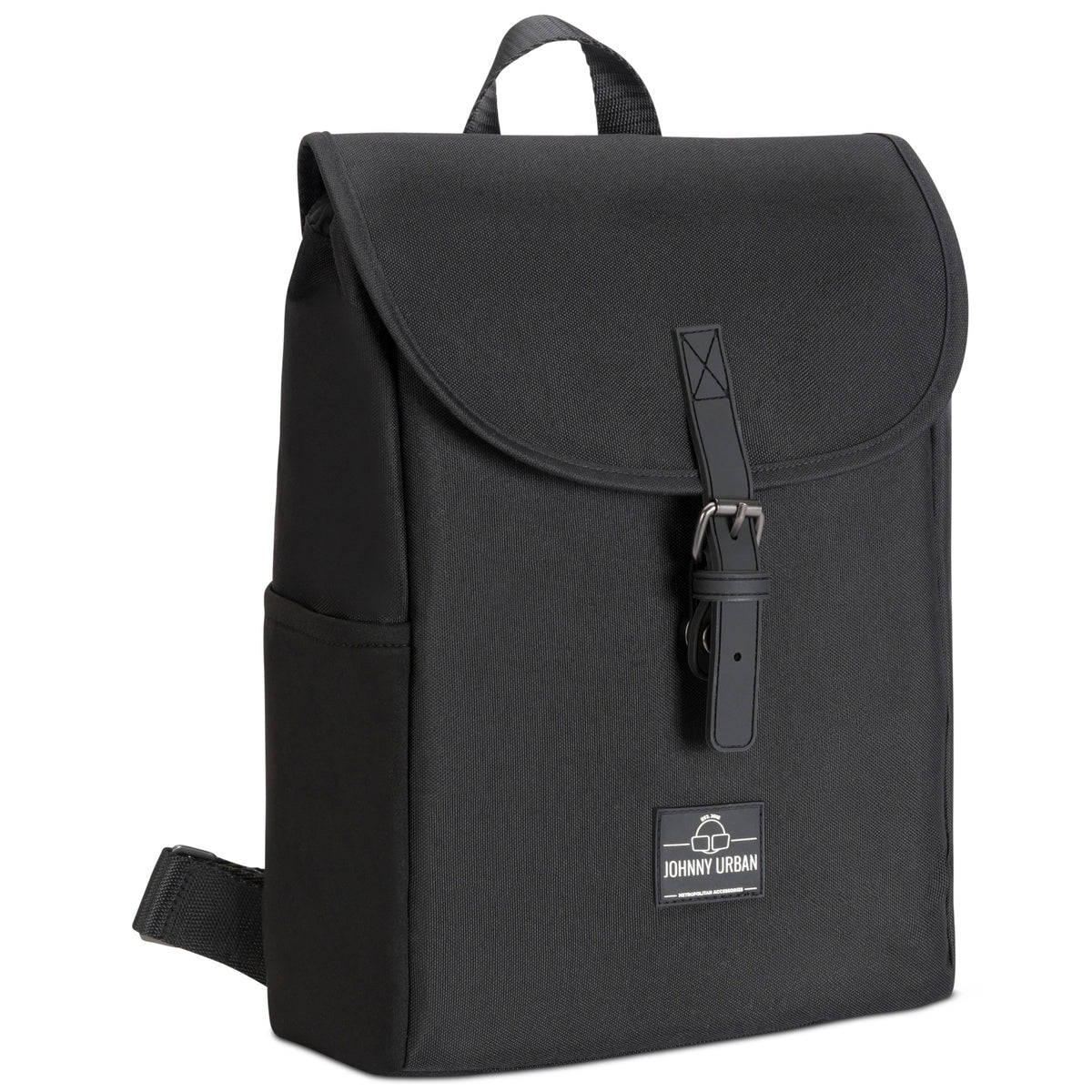 Schwarzer Damenrucksack 'Romy' von Johnny Urban mit Klappenverschluss und verstellbarem Schultergurt