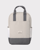 Rucksack 'Jona Small' in sandgrau mit dunkelgrauem Boden und Tragegriffen