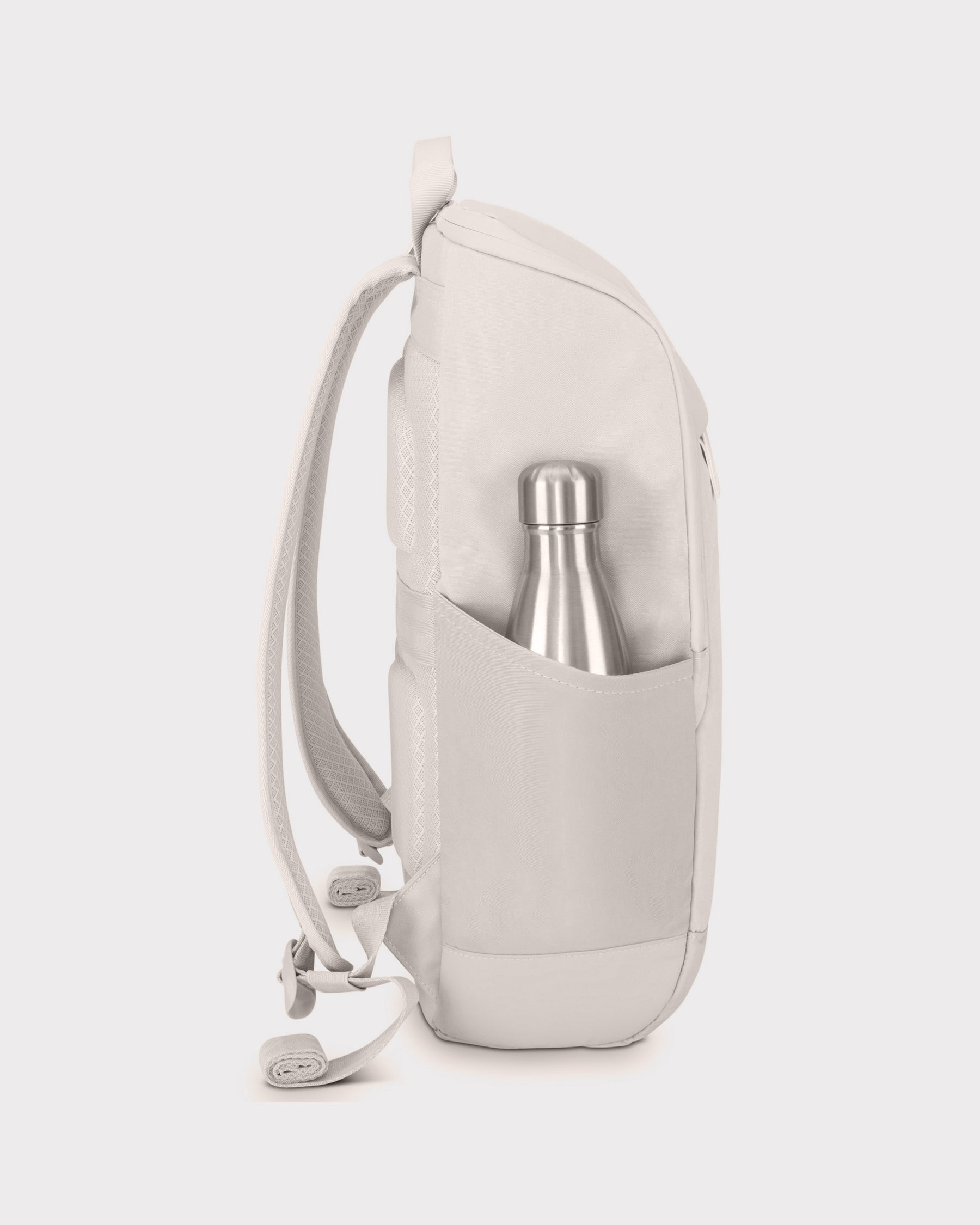 Beiger Business-Rucksack 'Jasper' mit seitlicher Außentasche und darin steckender silberner Trinkflasche