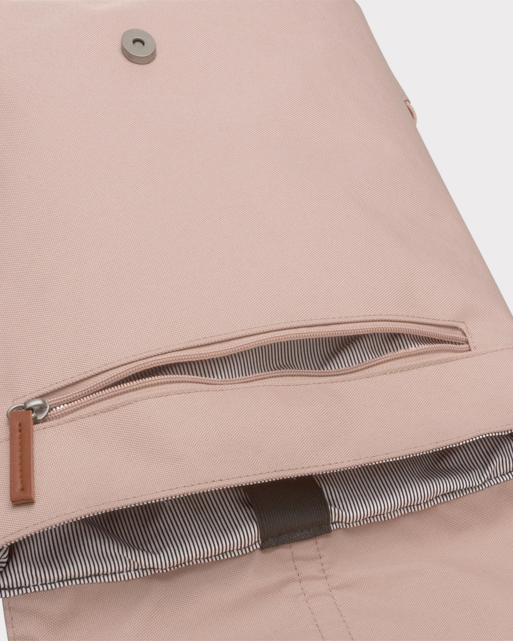 Rosa Damenrucksack 'Mia' mit Reißverschlusstasche und gestreiftem Innenfutter